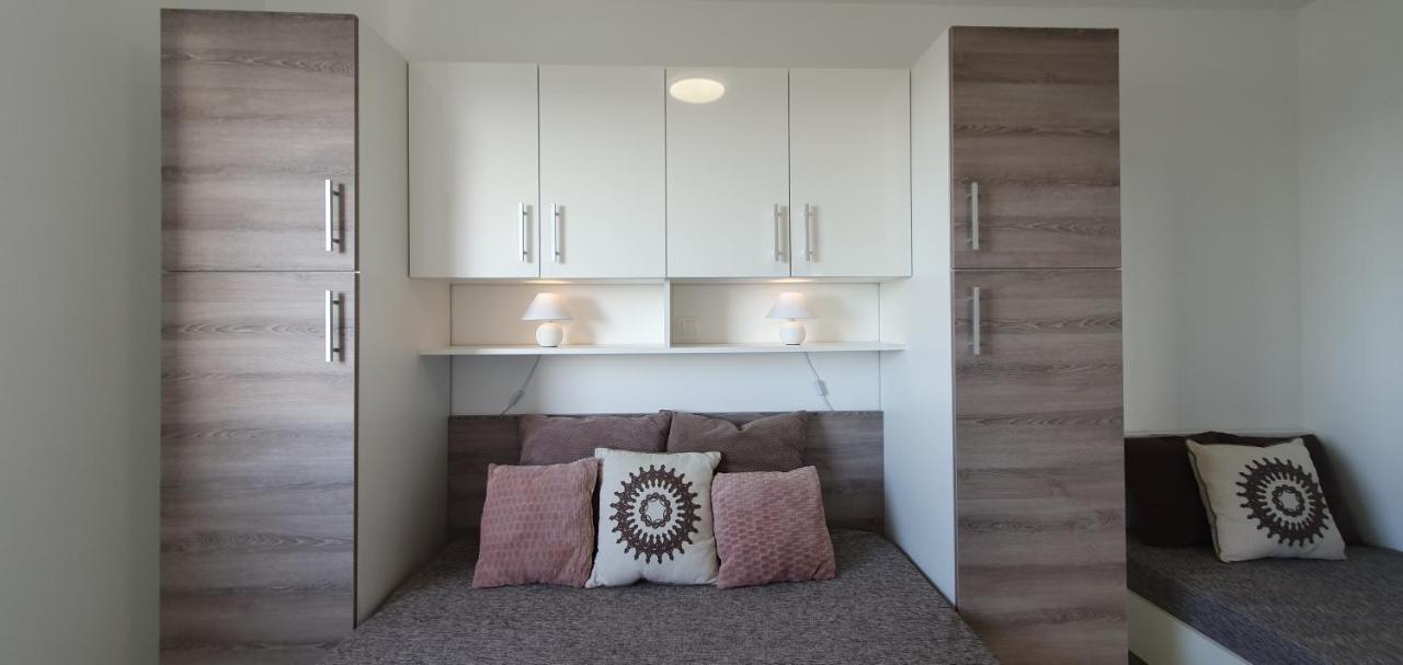 Seahorse Luxury Apartment With Pool And Sea View Novalja Zewnętrze zdjęcie